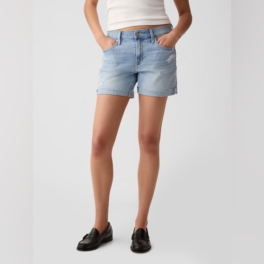 NWT Gap 5” Girlfriend Short Mid Rise 33 16R